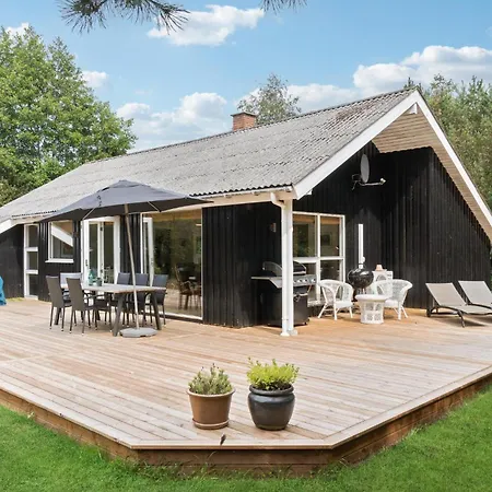 Holiday home Pet Friendly In Aakirkeby With Kitchen Vester Somarken