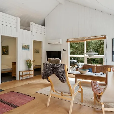 Pet Friendly In Aakirkeby With Kitchen Holiday home Vester Somarken