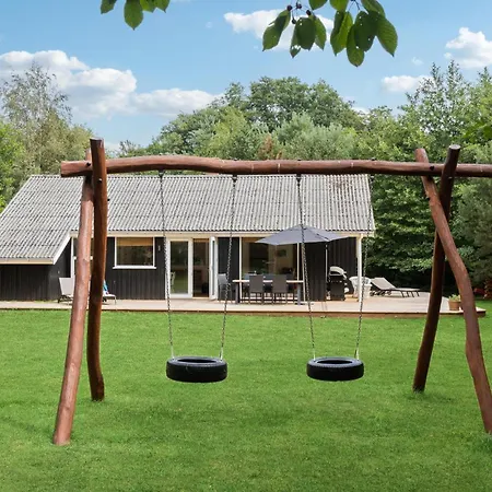 Pet Friendly In Aakirkeby With Kitchen Holiday home