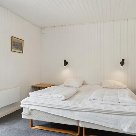 Pet Friendly In Aakirkeby With Kitchen *