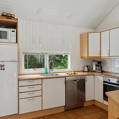 Pet Friendly In Aakirkeby With Kitchen * Vester Somarken