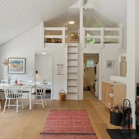Pet Friendly In Aakirkeby With Kitchen
