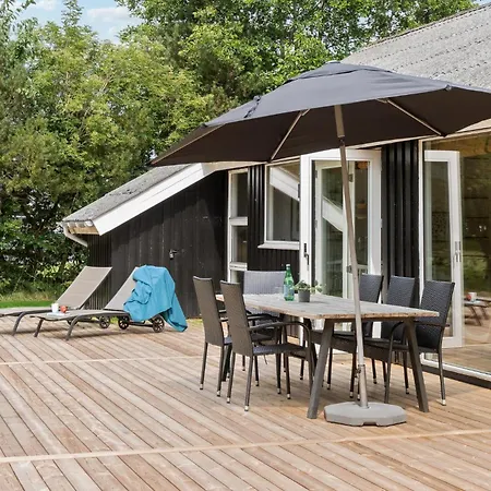Holiday home Pet Friendly In Aakirkeby With Kitchen *