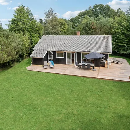 Pet Friendly In Aakirkeby With Kitchen * Vester Somarken