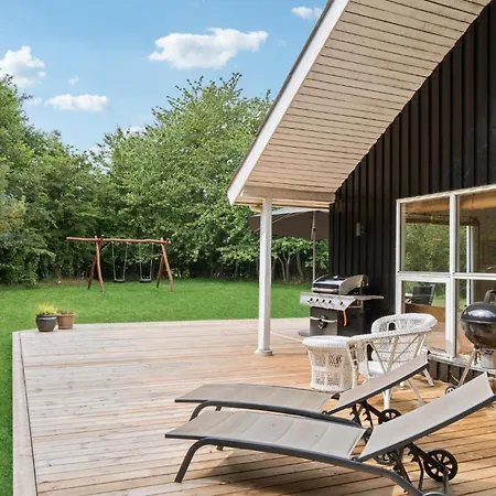 Holiday home Pet Friendly In Aakirkeby With Kitchen Vester Somarken