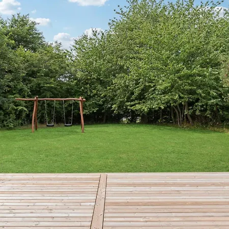 Pet Friendly In Aakirkeby With Kitchen Holiday home *